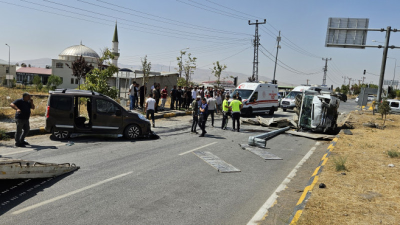 Patnos’ta Trafik Kazası: 8 Yaralı